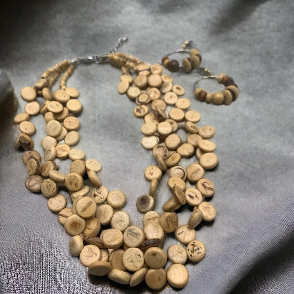 Tan Wood‎ Circle Beaded Necklace And Post earrings Necklace 8” Earrings 1 1/2”